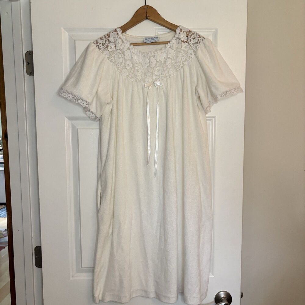 Vintage 60S 70S Dana Jefferies, Terry Cloth White Lace Robe Size Small